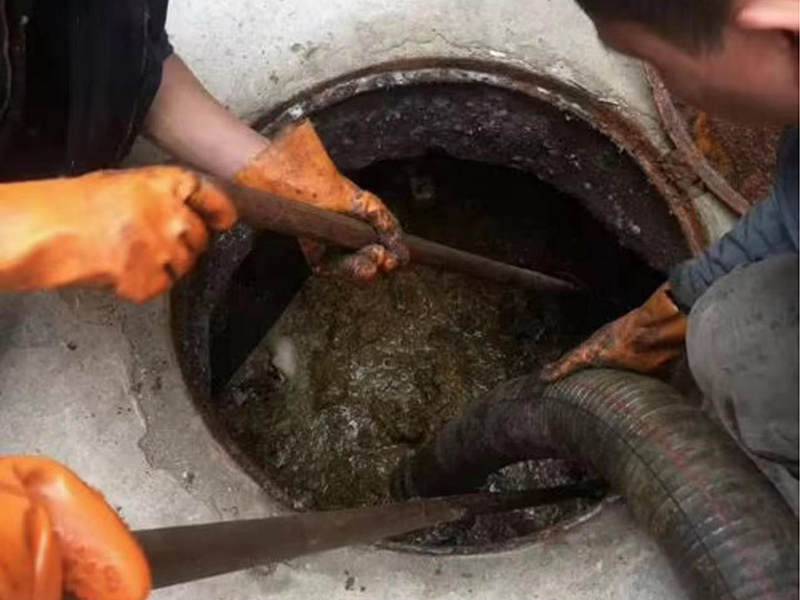 皇姑清理化粪池时如何避免沼气的危害?